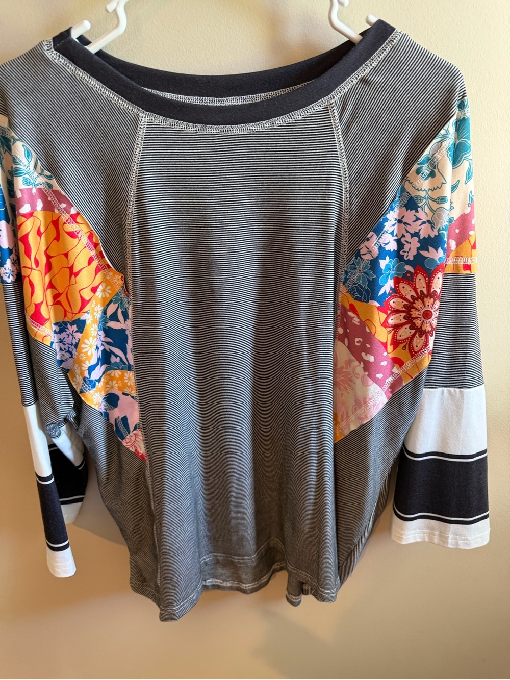 Women's Patterned Raglan Sleeve Top - Gray with Multicolor Accents